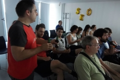 Repartiendo cerveza Oro Bilbao